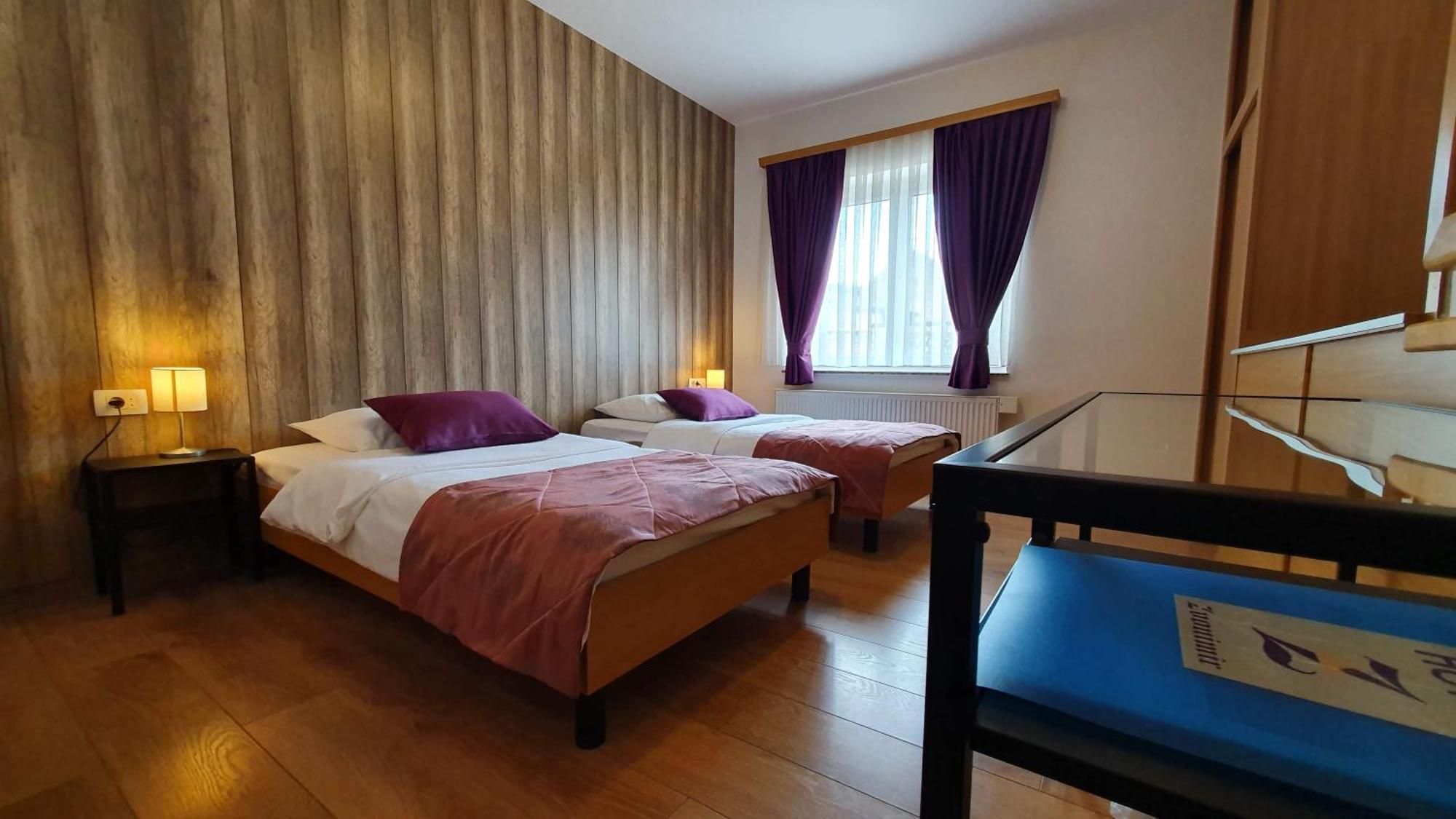 Hotel Zvonimir Оточац Екстер'єр фото