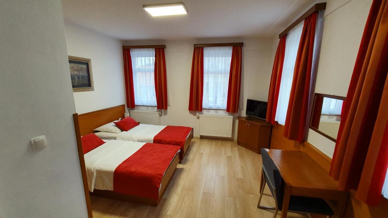 Hotel Zvonimir Оточац Екстер'єр фото