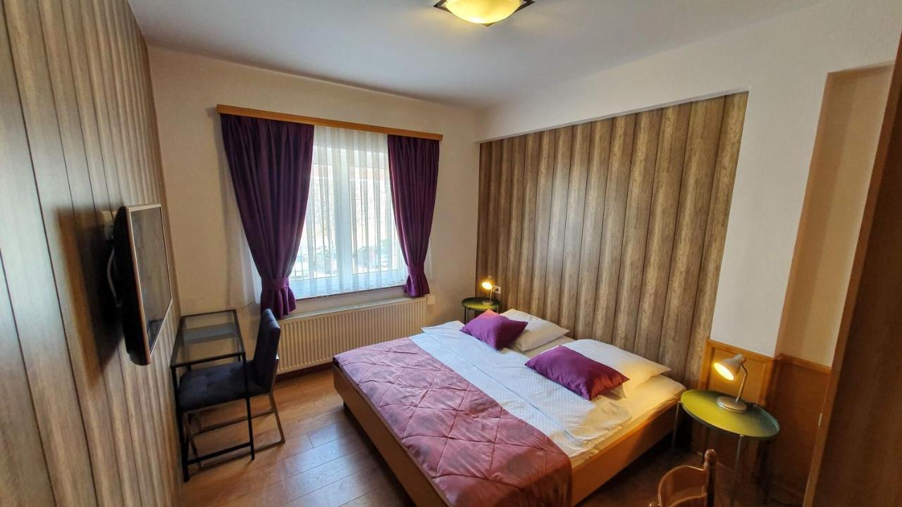 Hotel Zvonimir Оточац Екстер'єр фото