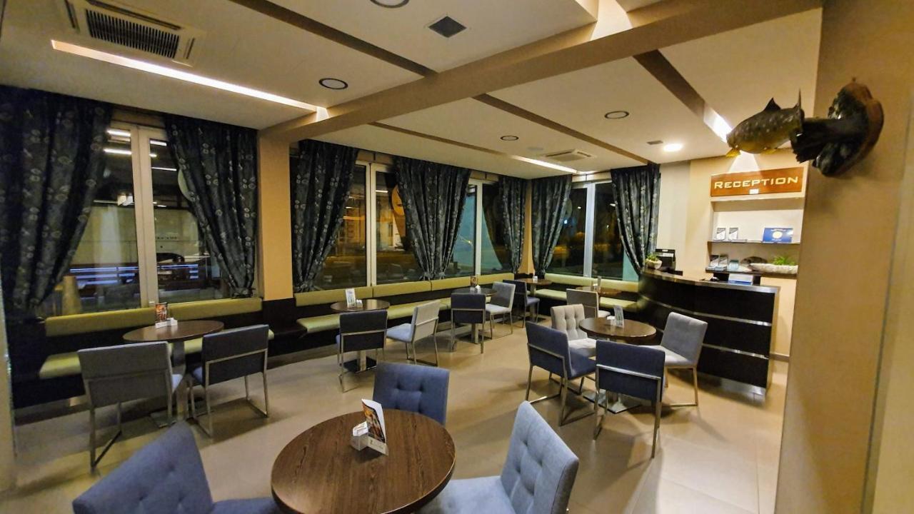 Hotel Zvonimir Оточац Екстер'єр фото